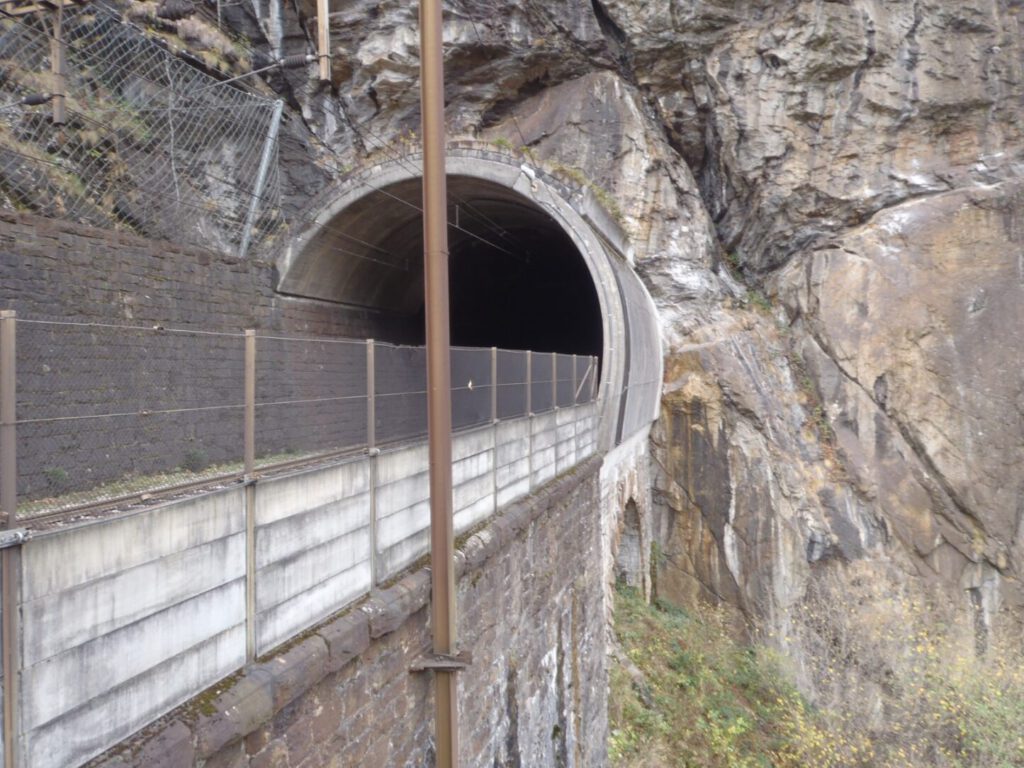 Impact Sentinel device used for tunnel wall stability monitoring on the Gotthard line